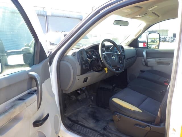 Image of Chevrolet 3500HD equipment image 4