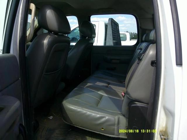 Image of Chevrolet Silverado equipment image 2