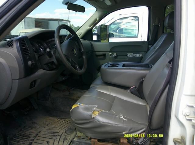 Image of Chevrolet Silverado equipment image 1