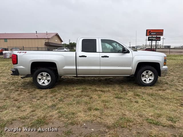 Image of Chevrolet Silverado equipment image 3