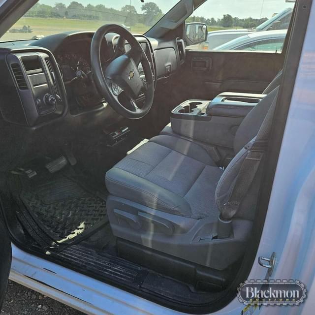 Image of Chevrolet 1500 equipment image 2