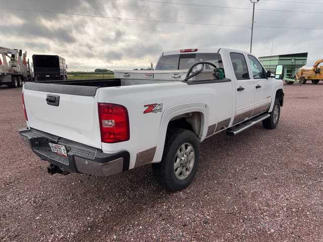 Image of Chevrolet 2500 equipment image 3