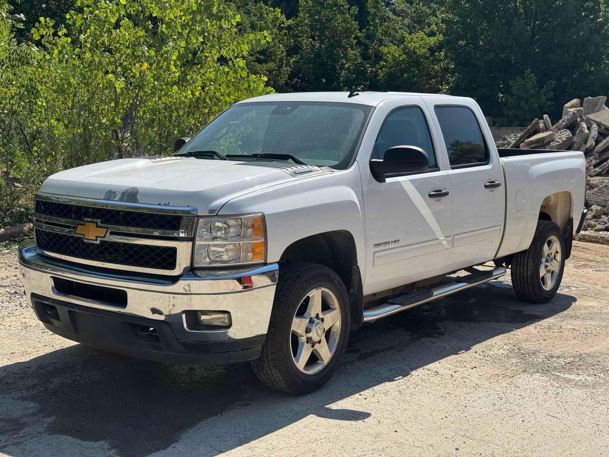 2014 Chevrolet 2500HD Equipment Image0