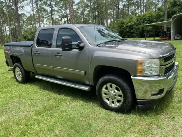 Image of Chevrolet 2500HD equipment image 2