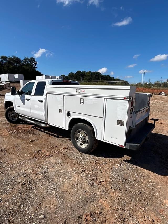 Image of Chevrolet 2500HD equipment image 3