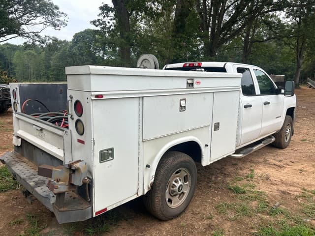 Image of Chevrolet 2500HD equipment image 2