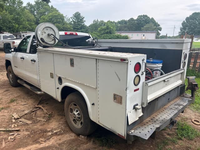 Image of Chevrolet 2500HD equipment image 3
