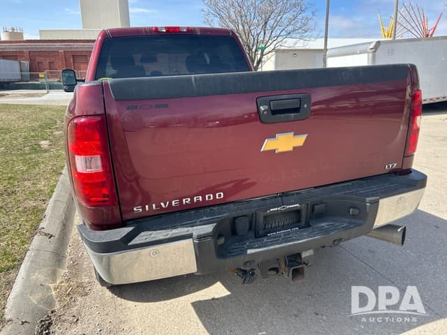 Image of Chevrolet 2500HD equipment image 4