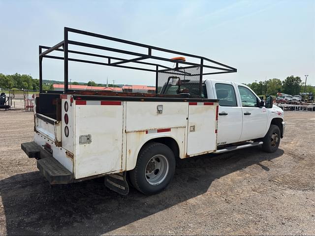 Image of Chevrolet 3500HD equipment image 2