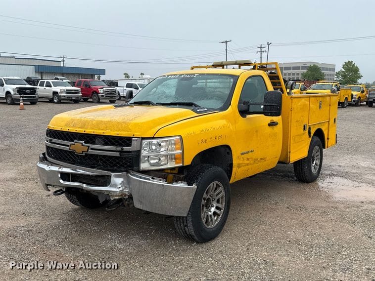 2014 Chevrolet 3500HD Equipment Image0