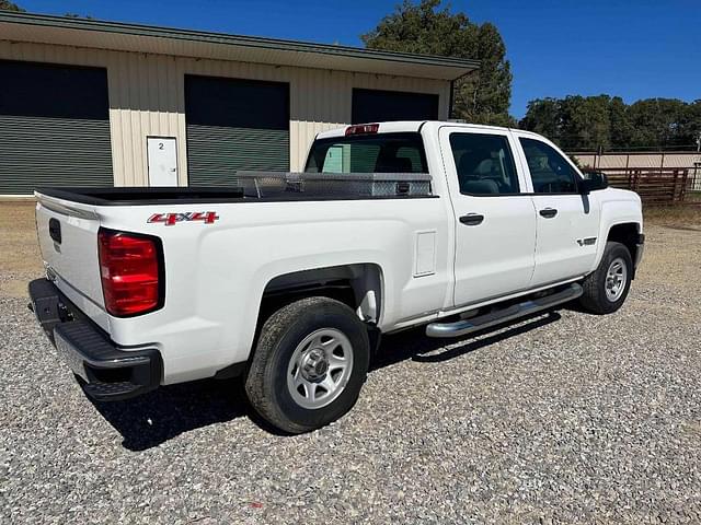 Image of Chevrolet Silverado equipment image 3