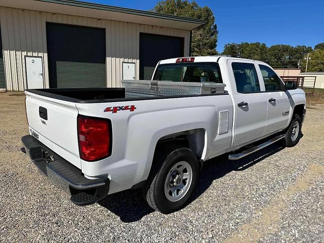 Image of Chevrolet Silverado equipment image 3