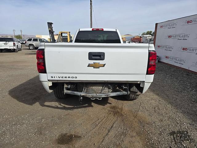 Image of Chevrolet Silverado equipment image 3