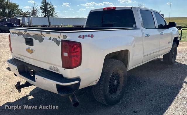 Image of Chevrolet Silverado equipment image 4