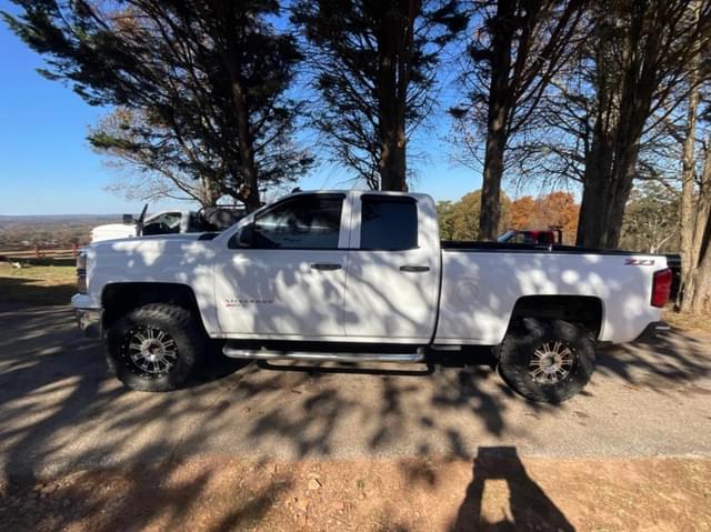 Image of Chevrolet Silverado equipment image 1