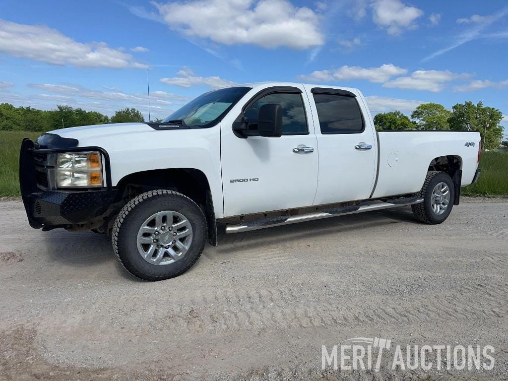 2014 Chevrolet 2500HD Equipment Image0