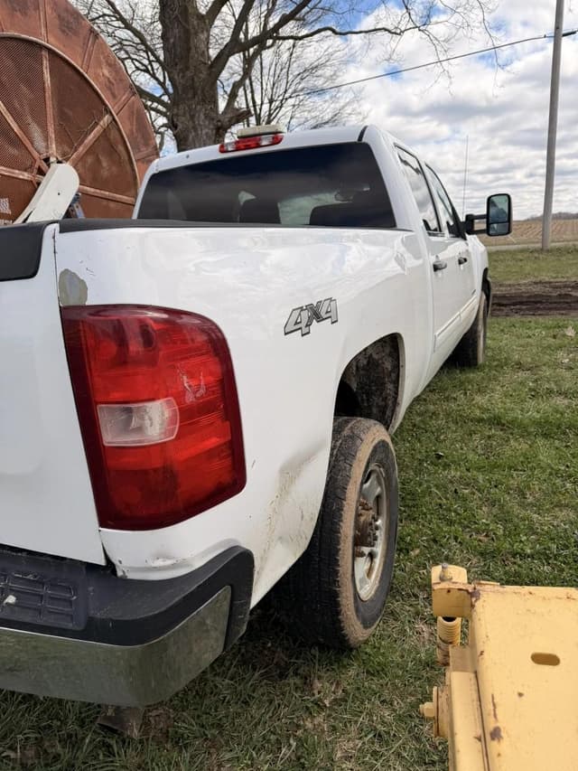 Image of Chevrolet 2500HD equipment image 3