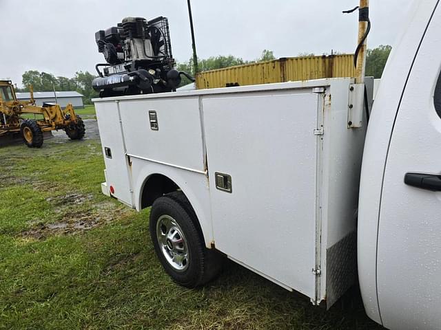 Image of Chevrolet 2500HD equipment image 4