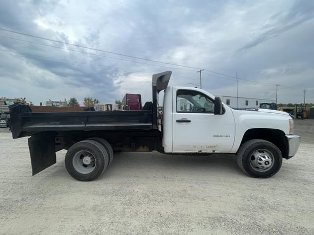 Image of Chevrolet 3500HD equipment image 3