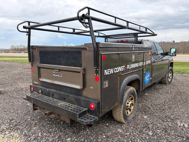 Image of Chevrolet 3500HD equipment image 2