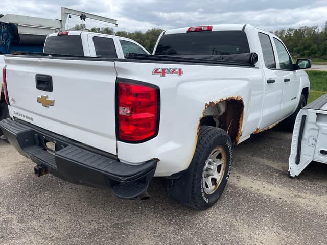 Image of Chevrolet Silverado equipment image 3