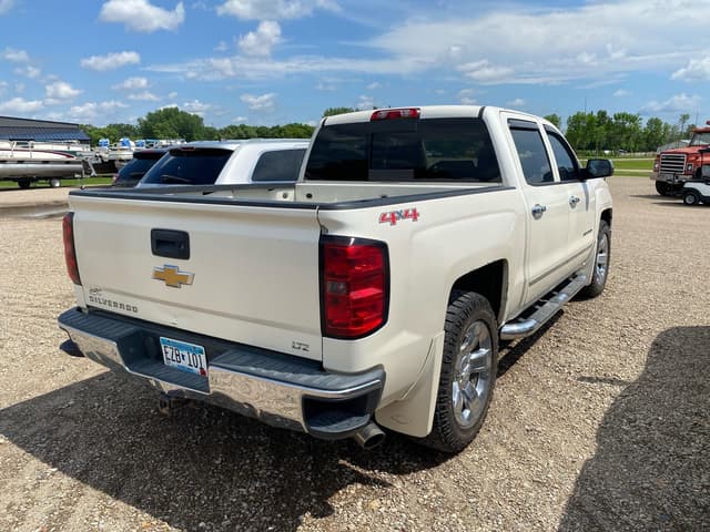 Image of Chevrolet Silverado equipment image 3