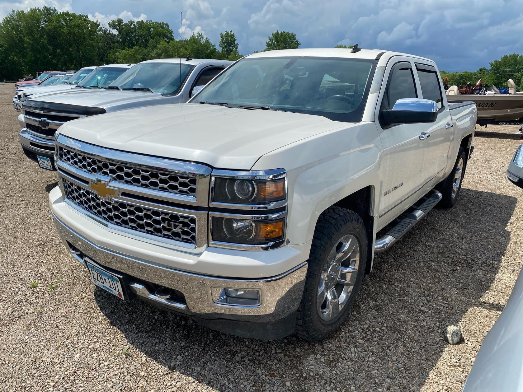 2014 Chevrolet Silverado Equipment Image0