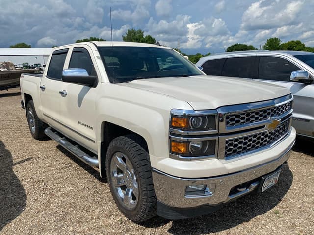 Image of Chevrolet Silverado equipment image 2
