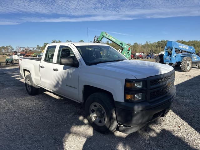 Image of Chevrolet Silverado equipment image 3