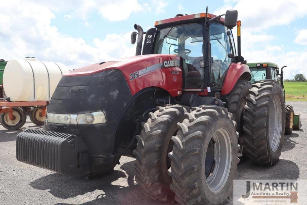 300 - 424 HP Tractors image