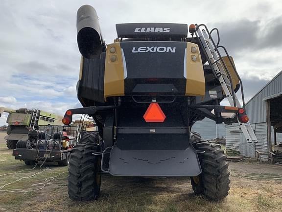 Image of CLAAS LEXION 740 equipment image 1