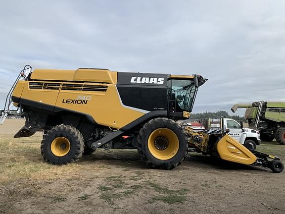 Image of CLAAS LEXION 740 equipment image 2