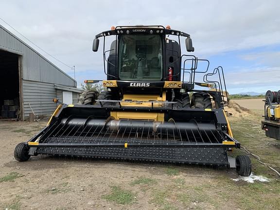 Image of CLAAS LEXION 740 equipment image 3