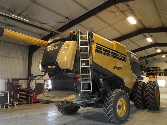 Image of CLAAS LEXION 750 equipment image 4