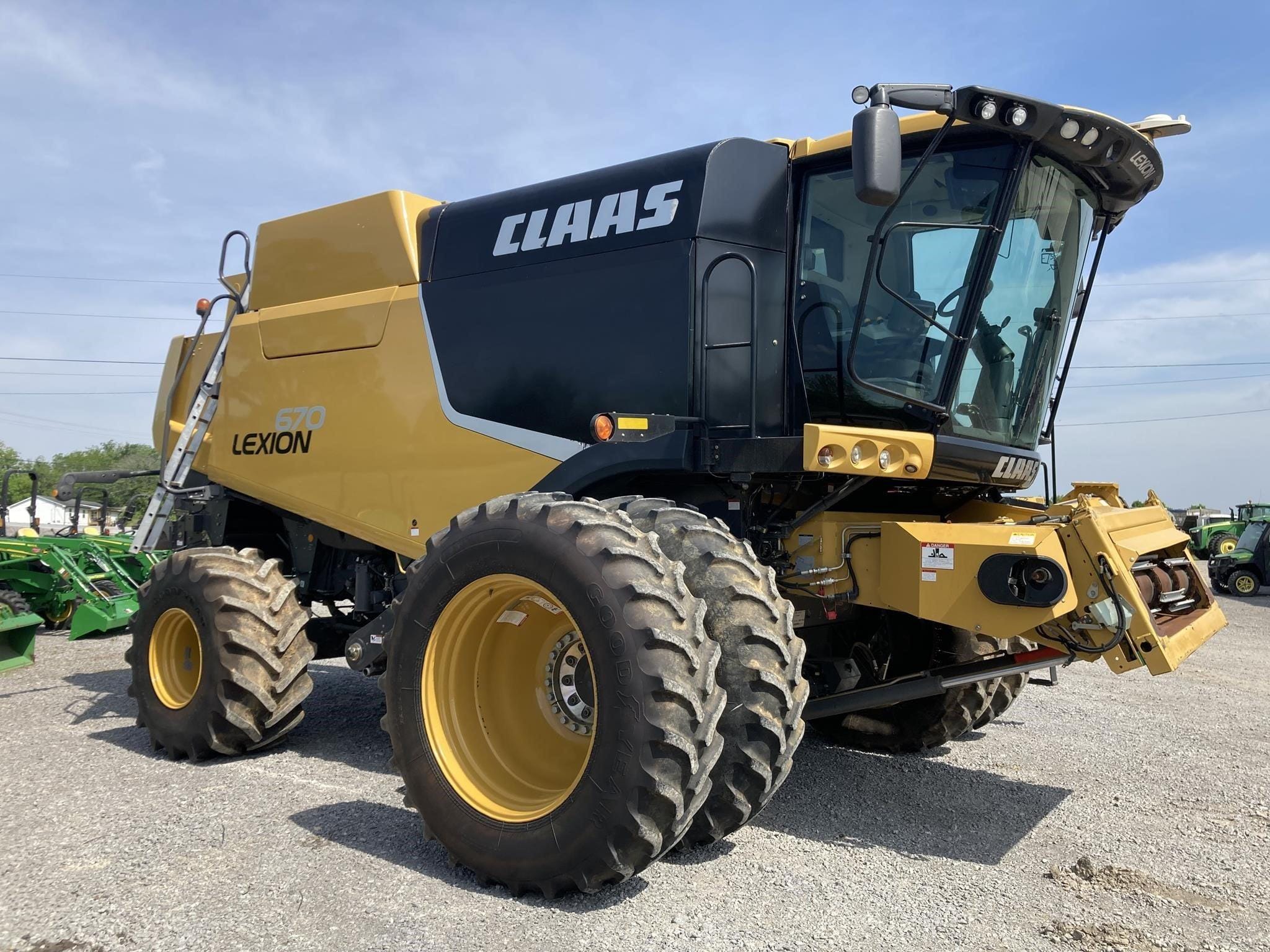 2014 CLAAS Lexion 670 Equipment Image0