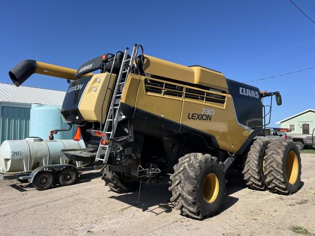 Image of CLAAS Lexion 730 equipment image 4
