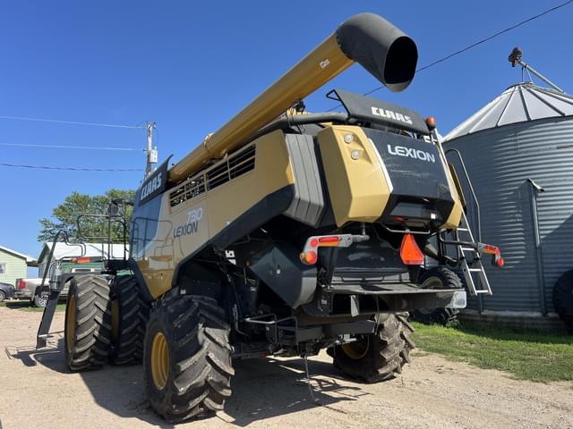 Image of CLAAS Lexion 730 equipment image 2