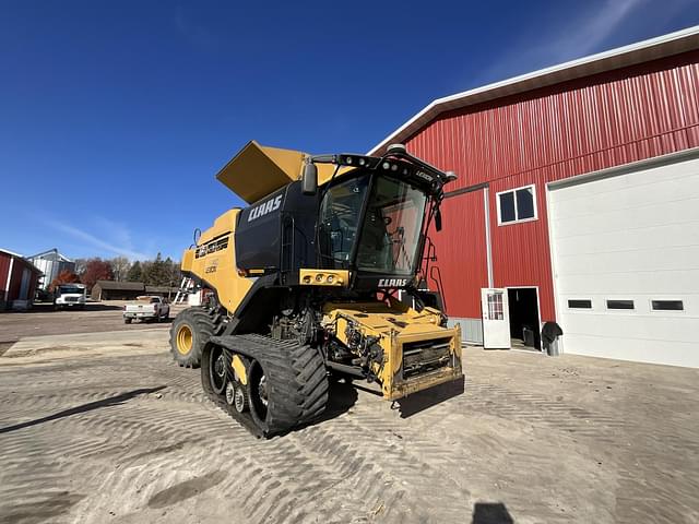 Image of CLAAS LEXION 740 equipment image 4