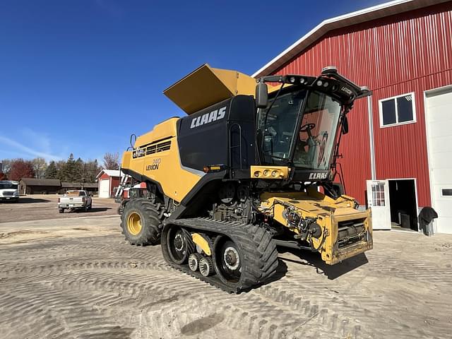 Image of CLAAS LEXION 740 equipment image 2