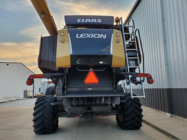 Image of CLAAS LEXION 740 equipment image 2