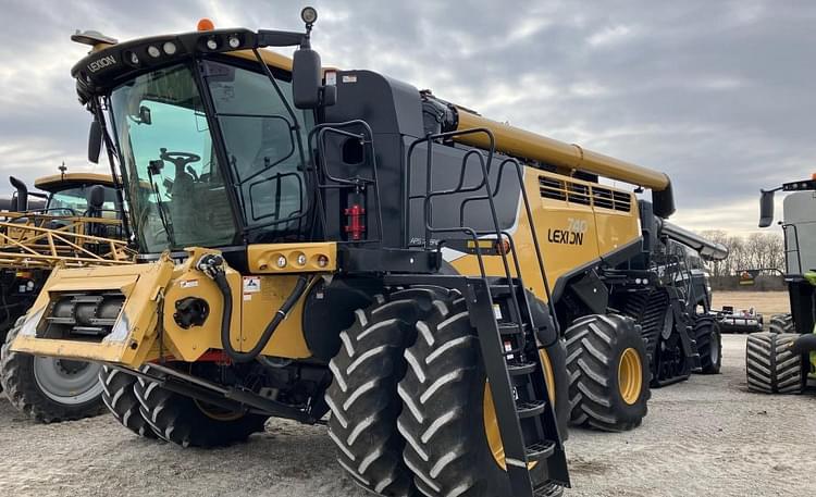 CLAAS LEXION 740 Equipment Image0