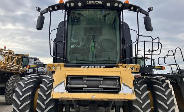 Image of CLAAS LEXION 740 equipment image 2