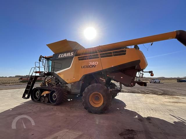 Image of CLAAS LEXION 740 equipment image 3