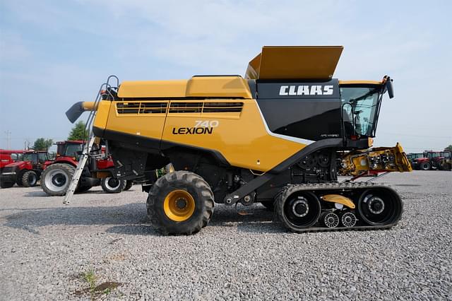 Image of CLAAS LEXION 740TT equipment image 3