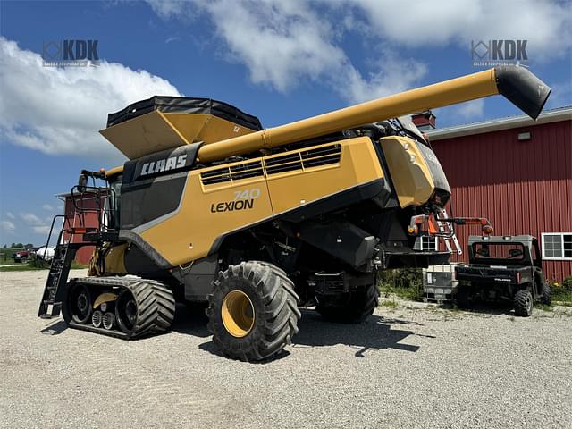 Image of CLAAS LEXION 740TT equipment image 4