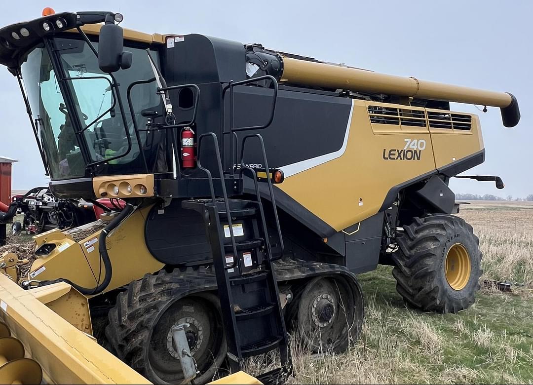 Image of CLAAS LEXION 740TT Primary image