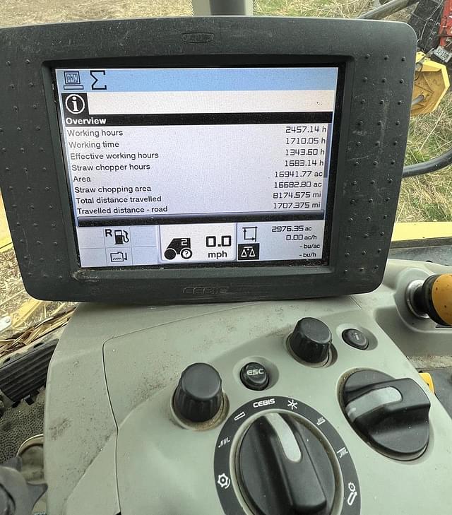 Image of CLAAS LEXION 740TT equipment image 2