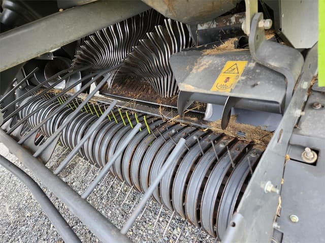 Image of CLAAS Rollant 455 equipment image 2