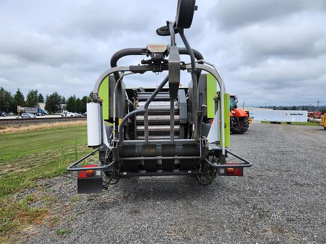 Image of CLAAS Rollant 455 equipment image 2