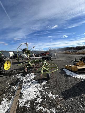 Image of CLAAS Volto 75T equipment image 2